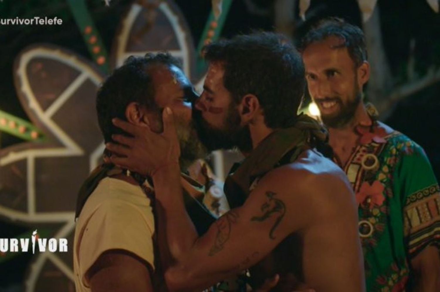 El beso entre Mauro y Juan Pablo