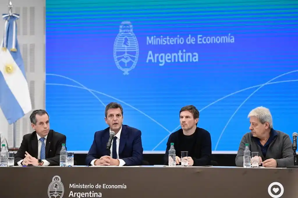 El Gobierno Nacional impulsa exportaciones automotrices en acuerdo con empresas y trabajadores