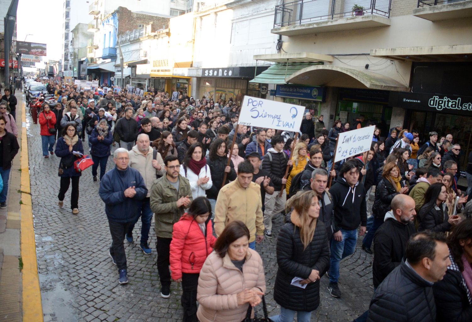 El pedido de Justicia por Iván González congregó a una multitud que marchó con la emoción a flor de piel