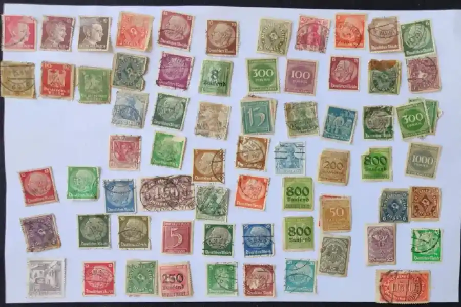 Atraparon a un hombre vendiendo estampillas antisemitas por WhatsApp: allanamientos y múltiples secuestros