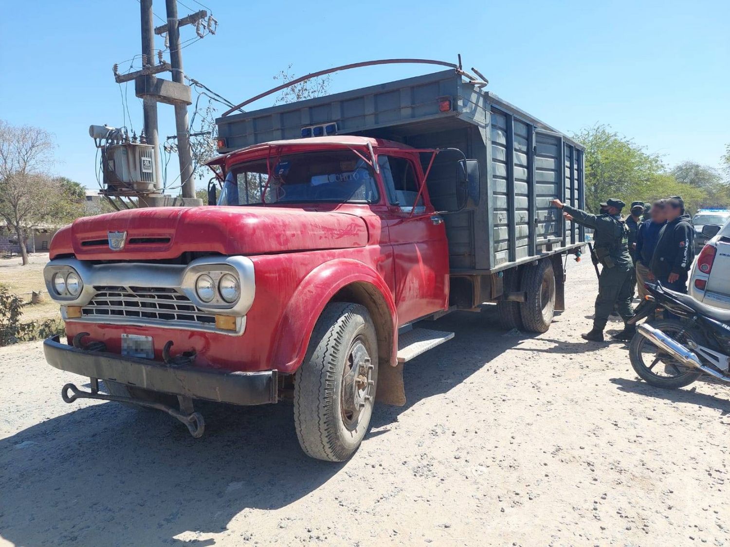 Se fugó y abandonó un camión cargado de combustible, intentó cruzarlo ilegalmente a Paraguay