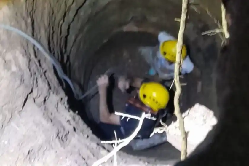 Rescataron a una mujer que cayó a un pozo ciego en zona norte