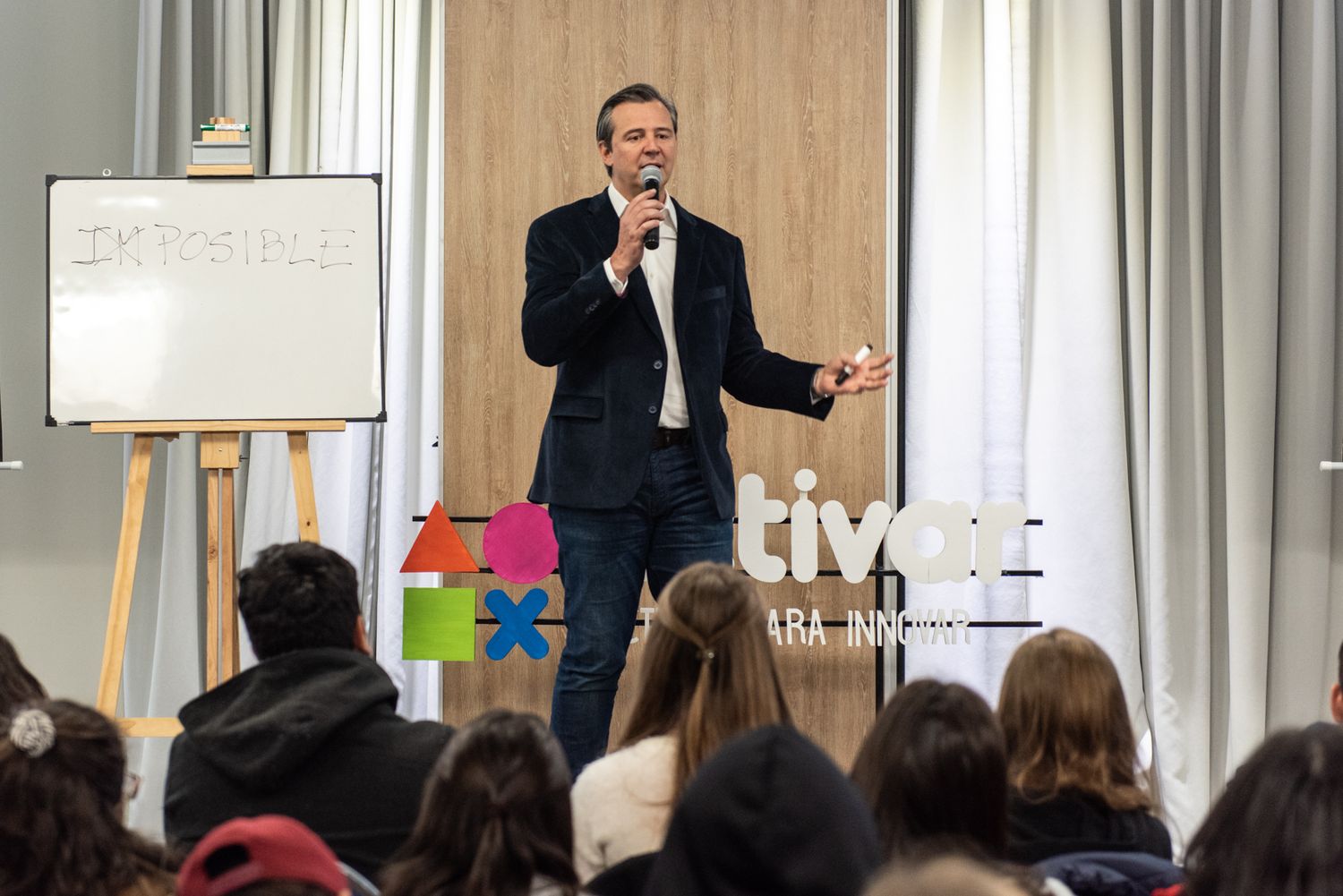 Bahl reunió a jóvenes en una novedosa capacitación