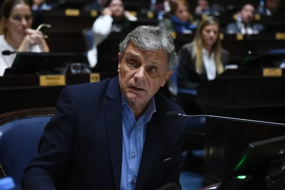 Oro argentino en Inglaterra: "Podríamos hacer una denuncia penal", anticipó el diputado provincial Gustavo Pulti