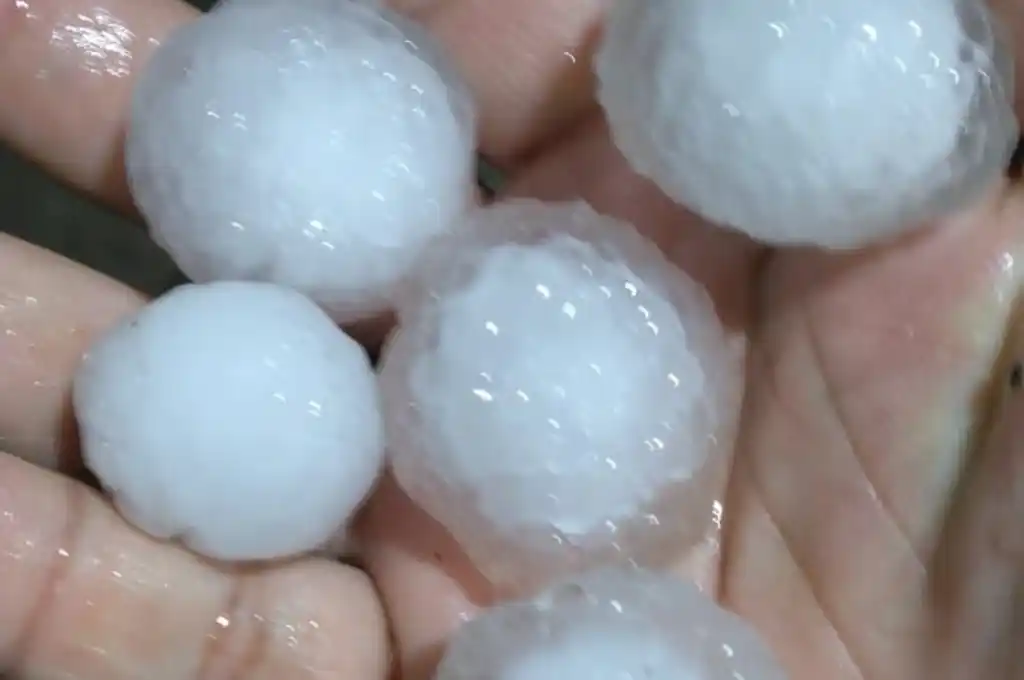 Video: impactante caída de granizo en el sur de la provincia de Santa Fe