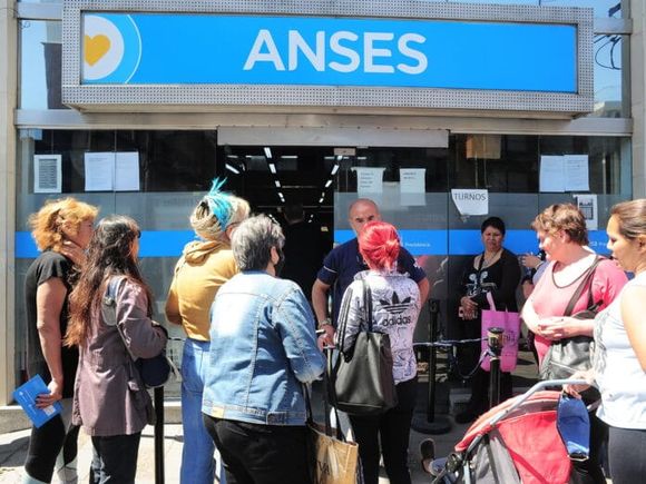 La ley ómnibus suspende la fórmula de movilidad jubilatoria