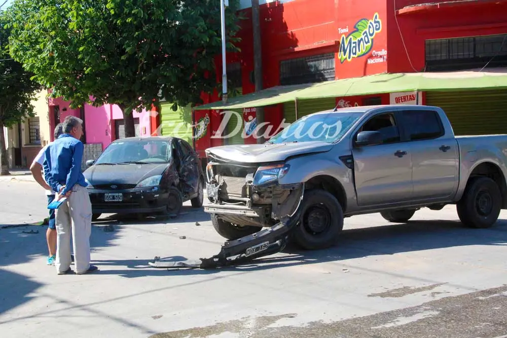 Una mujer herida tras un choque en 67 y 66