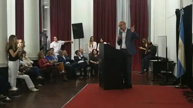 El rector de la UNR lanzó ayer su reelección   