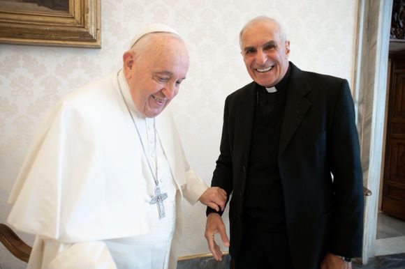 Muerte del papa Francisco: el adiós del obispo Santiago y del padre Héctor Molfesa