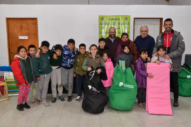 Instituciones locales recibieron material deportivo y juegos para fortalecer espacios educativos y recreativos