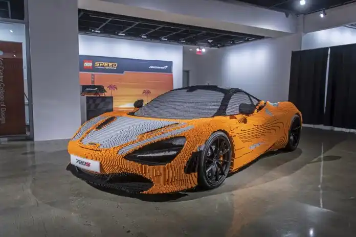 Autos hechos con legos