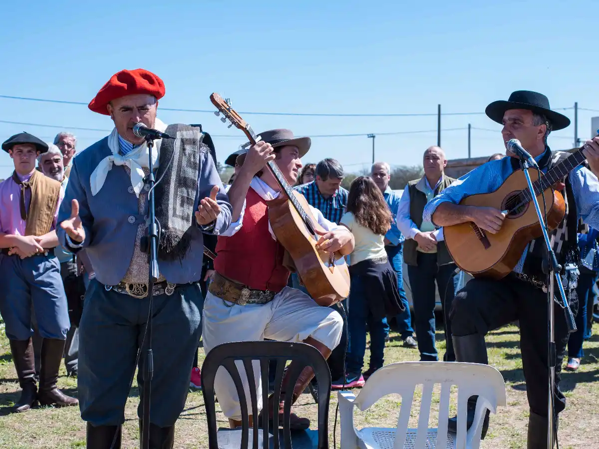 “Tito” Saluzzo abre las tanqueras de su campo para  un festival criollo que reúne a más de 8 mil personas   