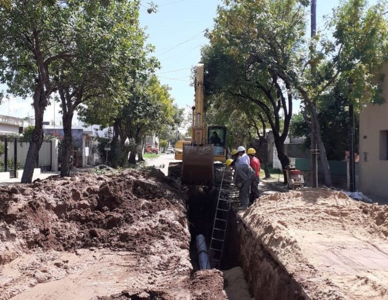El Municipio recuerda los cambios por la renovación del colector cloacal en calle Tucumán