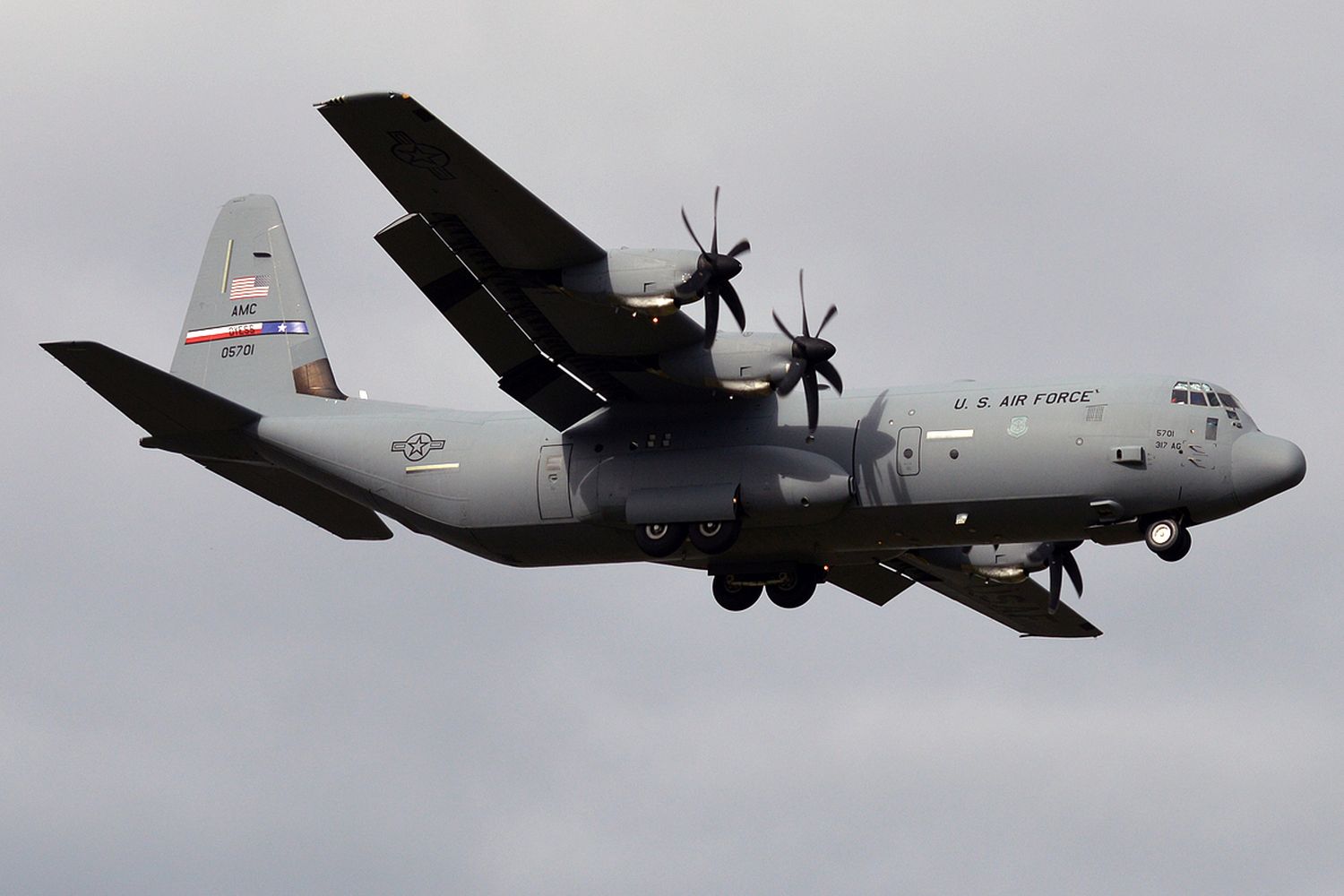 Filipinas avanza en la adquisición de tres aviones C-130J-30 Super Hercules