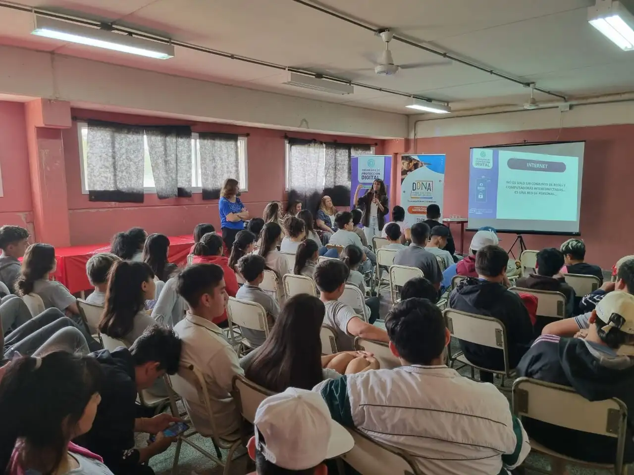 Participaron más de 100 personas entre jóvenes y adultos