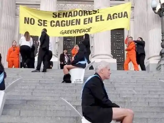 Ambientalistas y oposición marchan contra las 
restricciones en el debate de la Ley de Glaciares