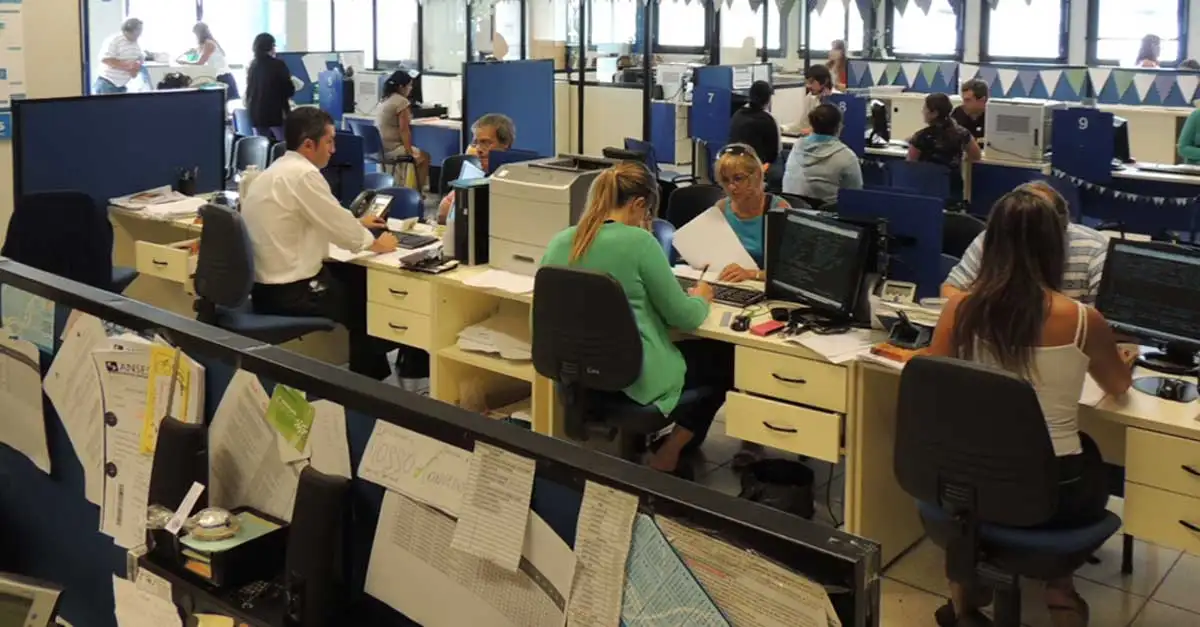 A partir del 1° de diciembre el gobierno evaluará a los trabajadores estatales que deban renovar contratos.