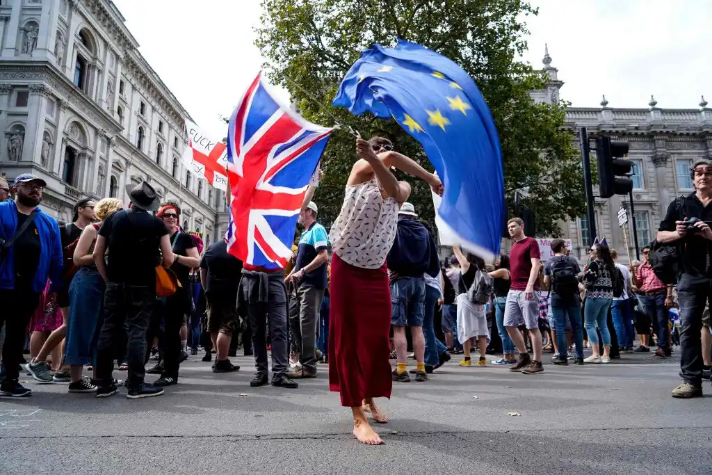 Protestas en Reino Unido contra la decisión de Boris Johnson de cerrar el parlamento 