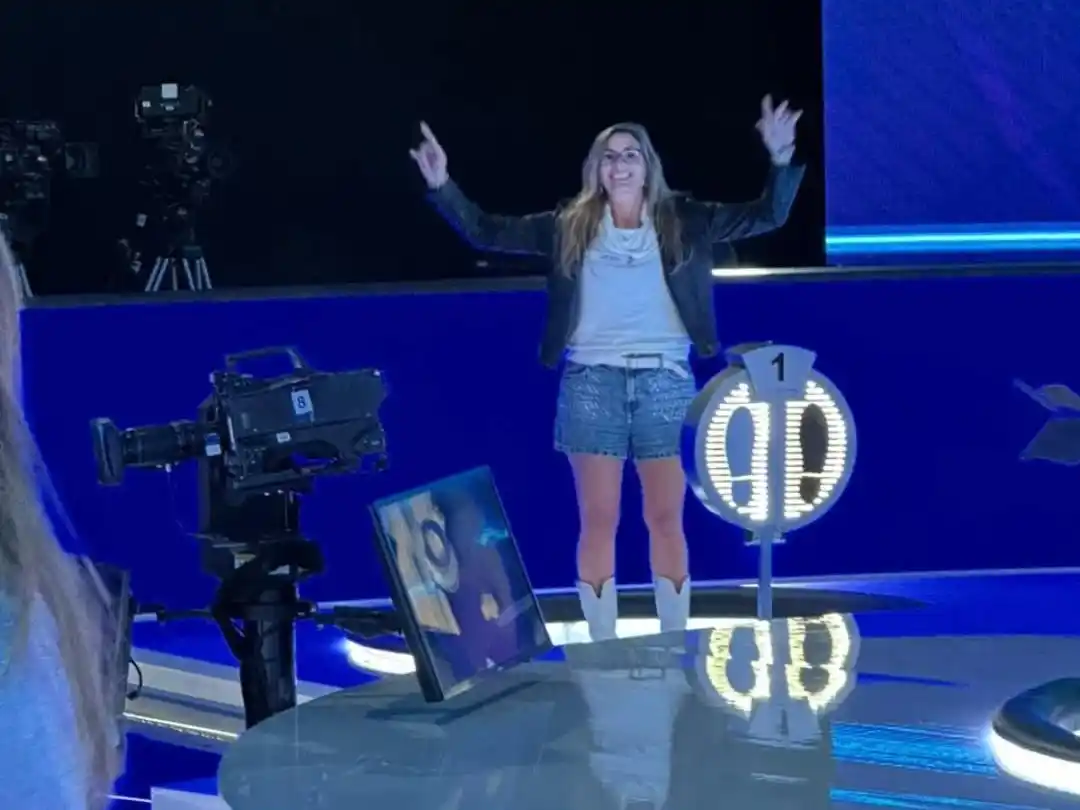 Una gualeya se animó a todo y brilló en la pantalla de Canal 13