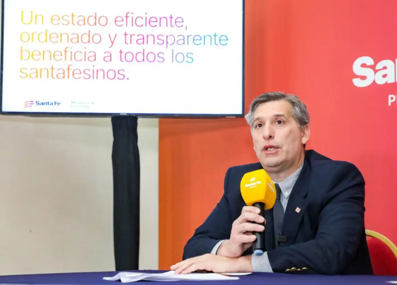 Pablo Olivares, ministro de Economía, en el momento del anuncio de la medida.