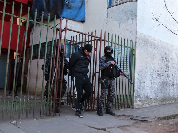 Desarticularon dos bandas criminales por microtráfico y estafas en la capital provincial