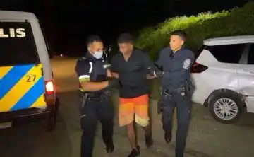 ¡LOS PERSIGUIERON Y LOS AGARRARON! Detenidos 10 balseros venezolanos en Aruba