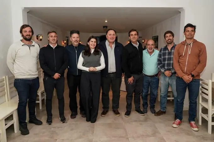 La foto del encuentro subida por los intendentes junto al comunicado.
