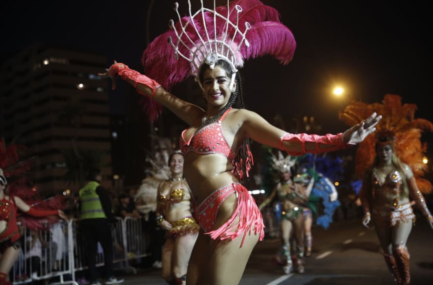 Mar del Plata vivió el gran Corso Central a puro ritmo y color