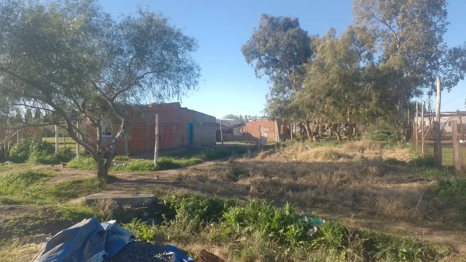 Los terrenos están sobre las calles Mitre y Bolívar, en Gobernador Castro.