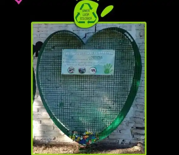 El corazón espera las tapitas plásticas para acopio y entrega al Hospital Garrahan.