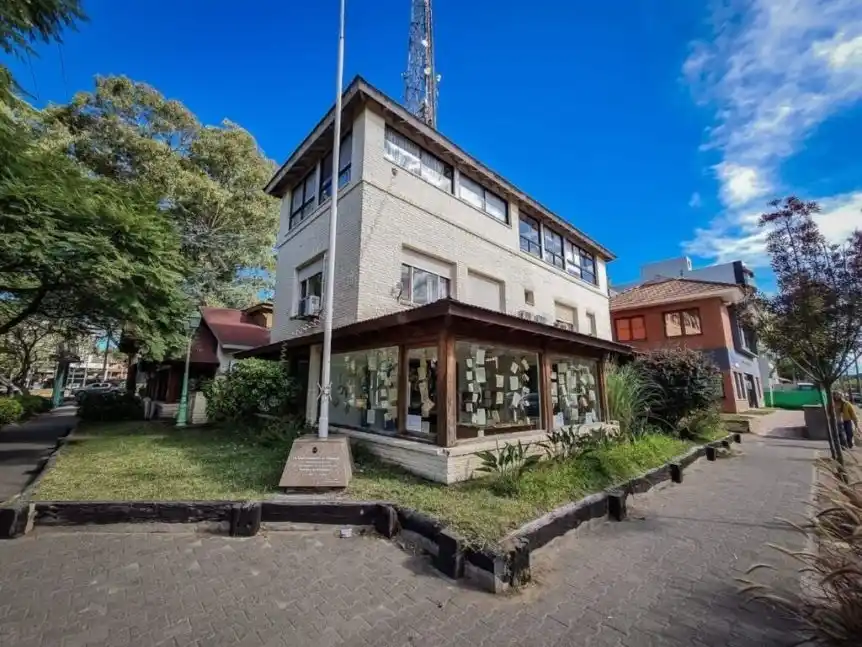 El intendente Ibarguren afirmó que el municipio actuó “desde el primer momento” y que la causa penal sigue avanzando.  2.