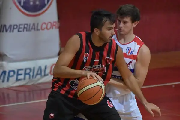Con el debut de Arca, Central visita a Regatas Uruguay