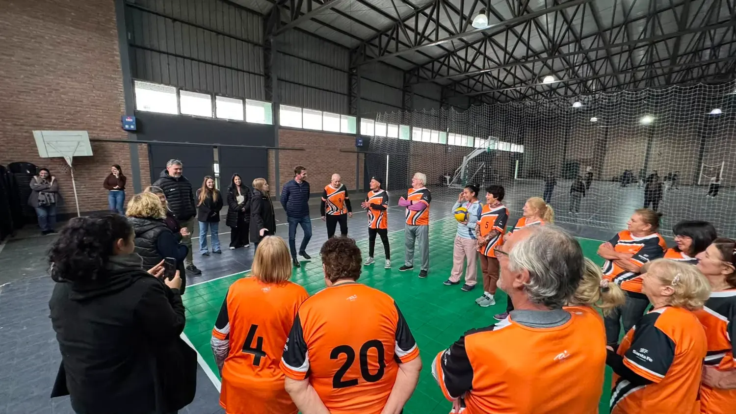Victoria Tejeda recorrió espacios deportivos y comunitarios durante su visita a San Vicente