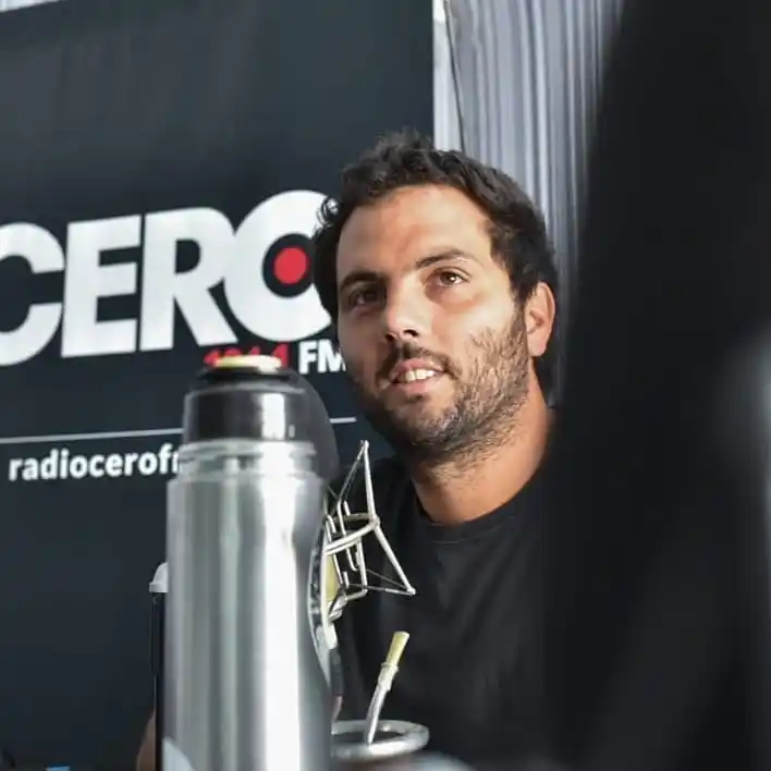 El periodista Sebastián Carbone es considerado Covid positivo y su equipo fue aislado