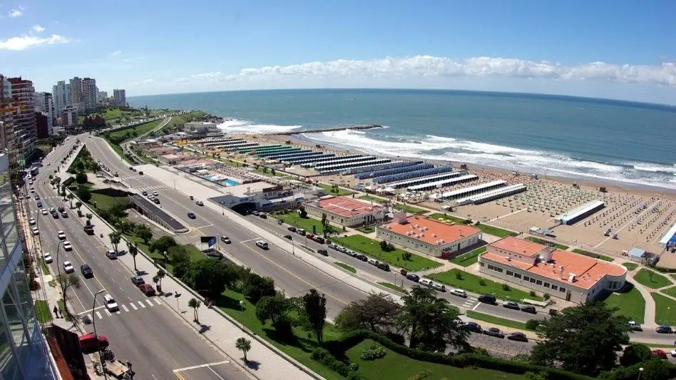 Proponen instalar barandas en las escalinatas de Playa Grande