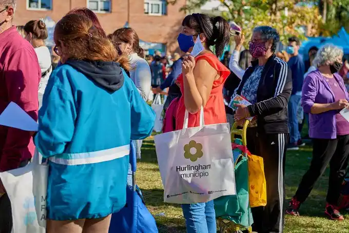 Hurlingham: Venden frutas y verduras a mitad de precio