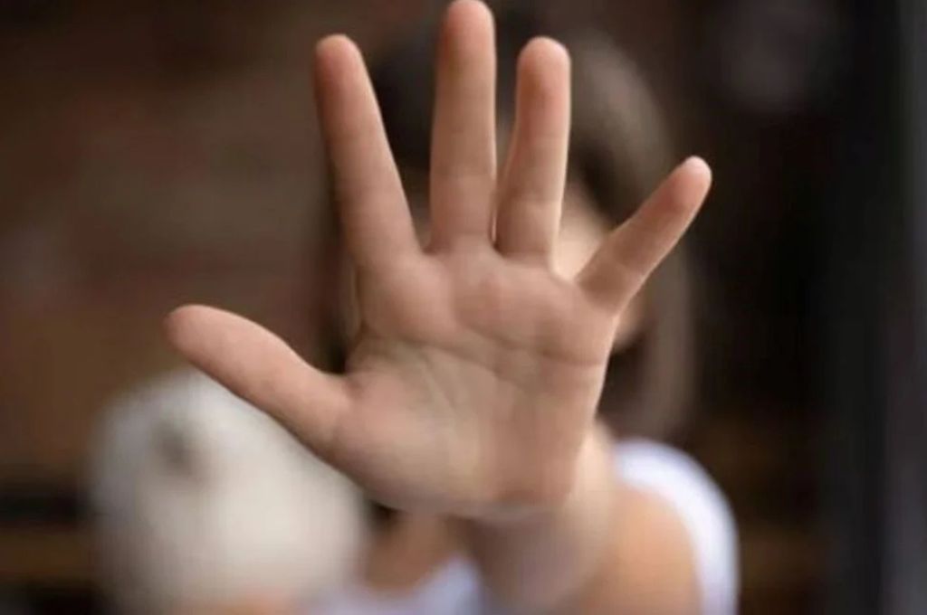 El hombre abusaba de la niña cuando su familia la dejaba a su cuidado.
