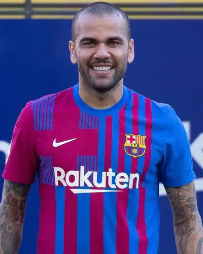 Dani Alves deberá esperar para volver a jugar en Barcelona.