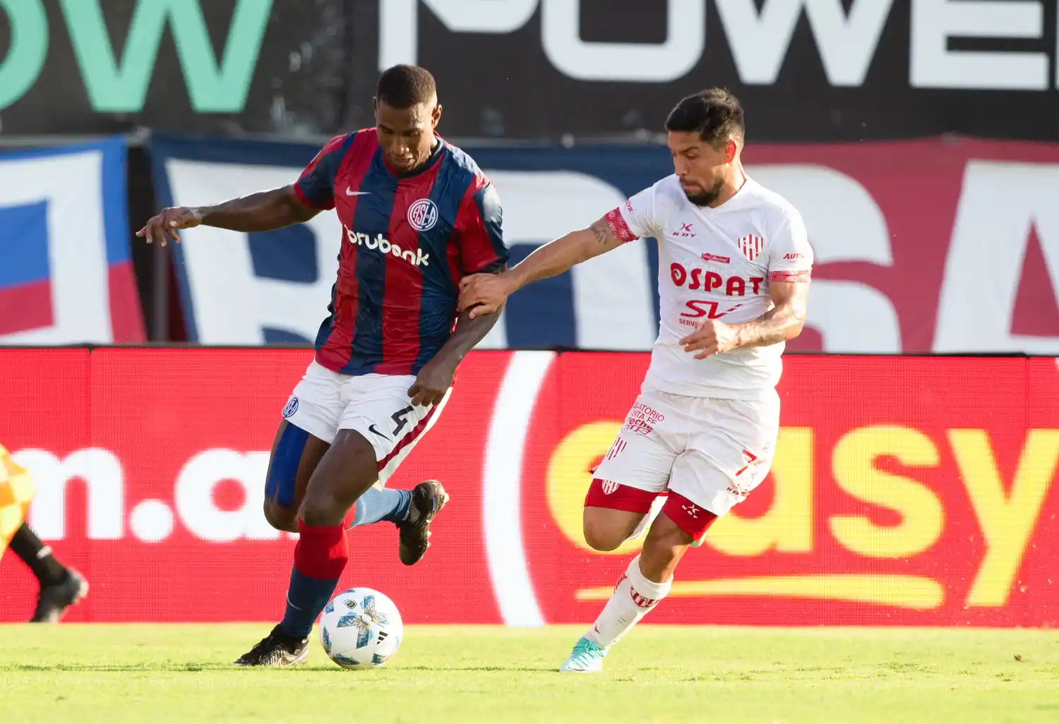 El colombiano Romaña busca adaptarse a San Lorenzo.