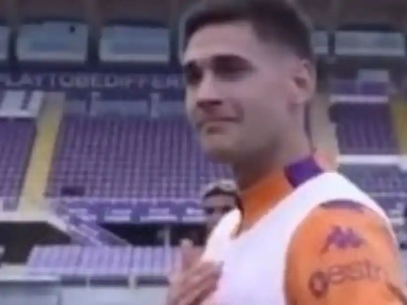Martínez Quarta se mostró emocionado en su despedida de la Fiorentina.
