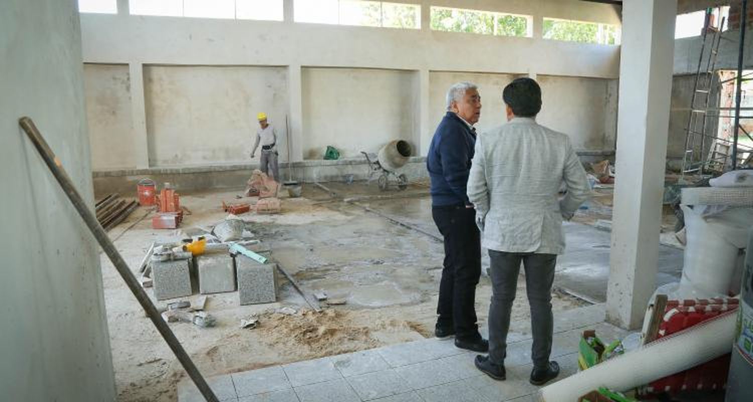 Salazar volvió al gobierno tras sus vacaciones y recorrió obras