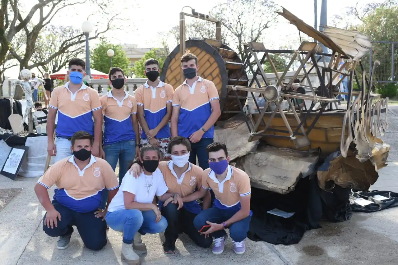 Los alumnos de la EET Nº2 ganaron el certamen de las "Maquetas Carroceras"