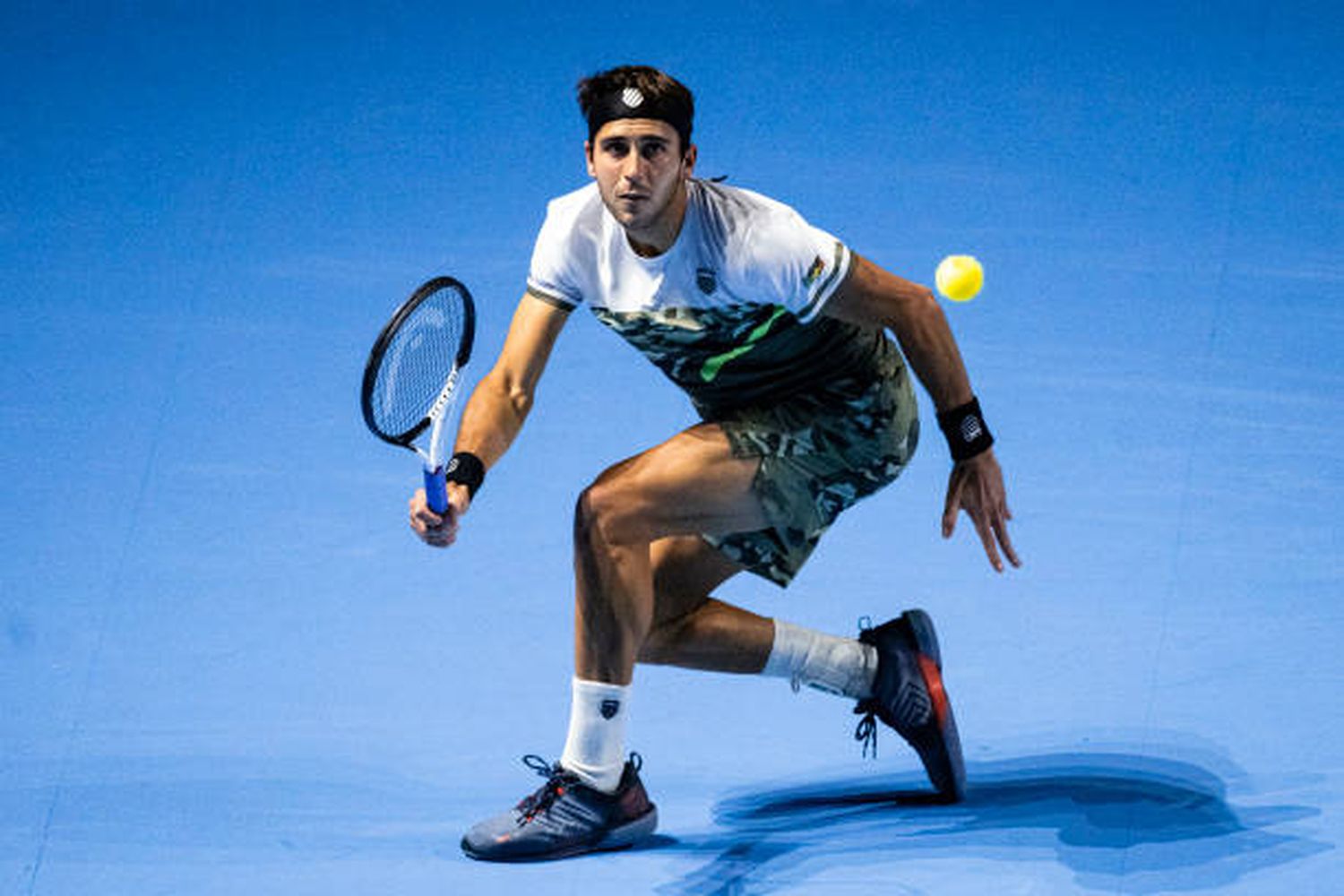 Etcheverry debutó con triunfo y ahora se las verá con Djokovic