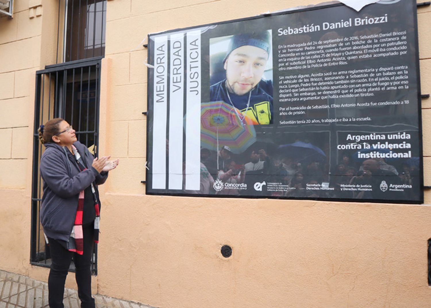 Familiares y autoridades de Derechos Humanos homenajearon al joven asesinado