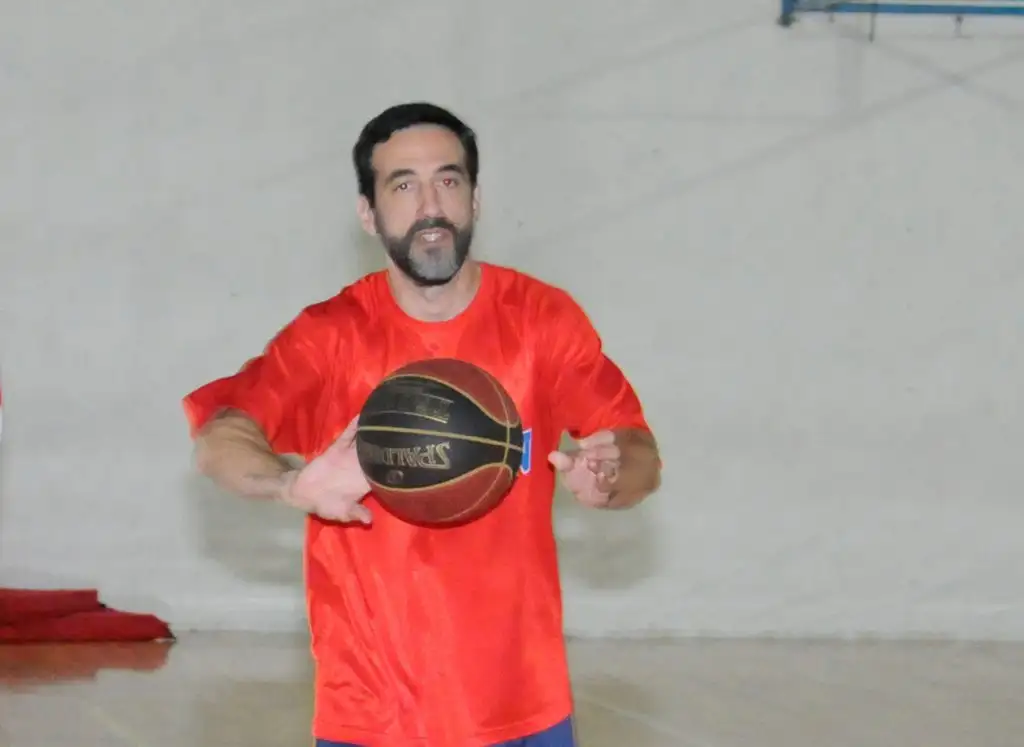 Independiente recibe al puntero, Sarmiento