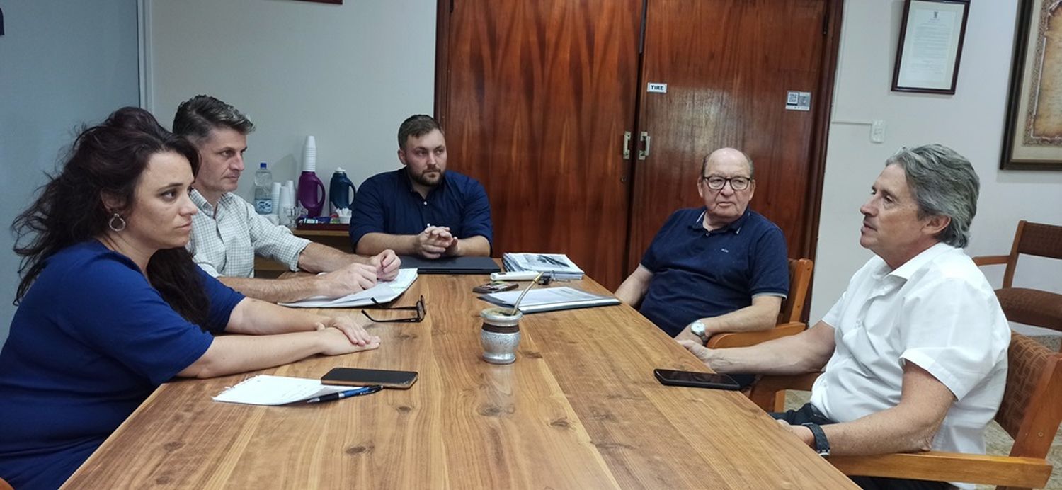 El gobierno de Pullaro mostró su interés en la tercera vía entre Reconquista y Avellaneda