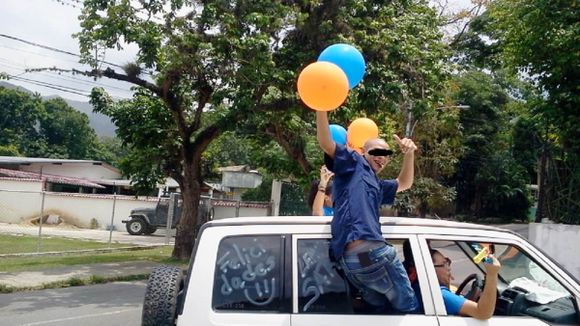 ¿TE GRADUASTE Y QUIERES CELEBRAR con una caravana? Ahora no se puede y te decimos por qué