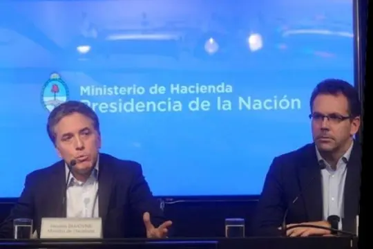 Sandleris y Dujovne van a EEUU a explicar a inversores panorama pos acuerdo con FMI