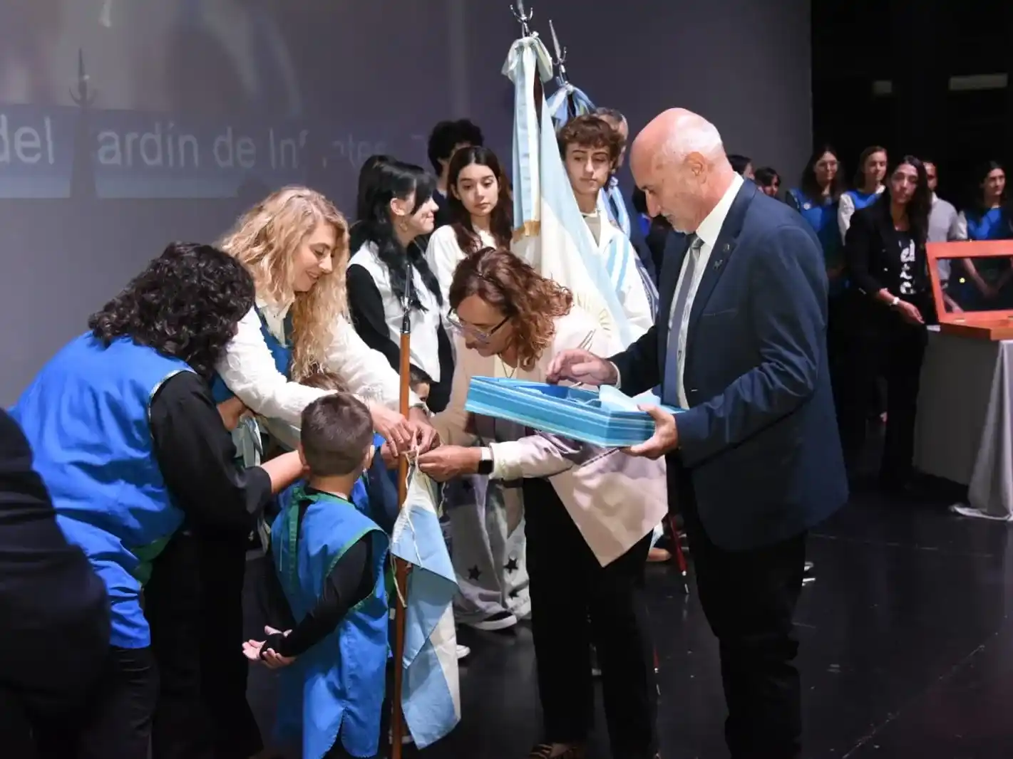 Las autoridades de la Unicen dijeron presentes en el acto por los 50 años del Jardín Zarini.