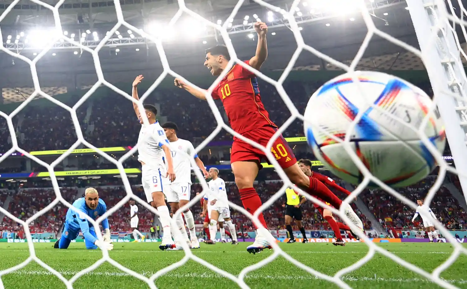España se floreó con siete goles a Costa Rica